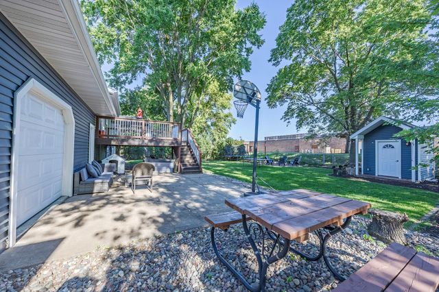 10225 99th Avenue N, Maple Grove, MN 55369