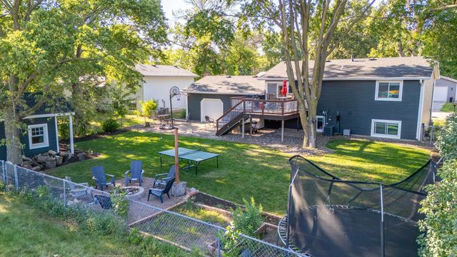 10225 99th Avenue N, Maple Grove, MN 55369