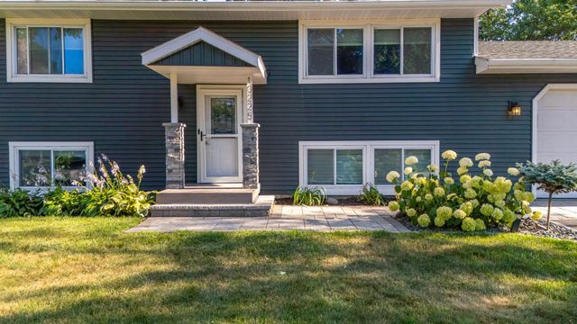 10225 99th Avenue N, Maple Grove, MN 55369