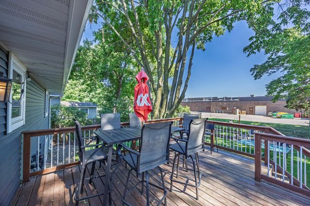 10225 99th Avenue N, Maple Grove, MN 55369