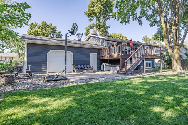 10225 99th Avenue N, Maple Grove, MN 55369