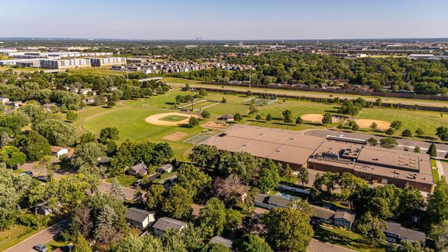 10225 99th Avenue N, Maple Grove, MN 55369