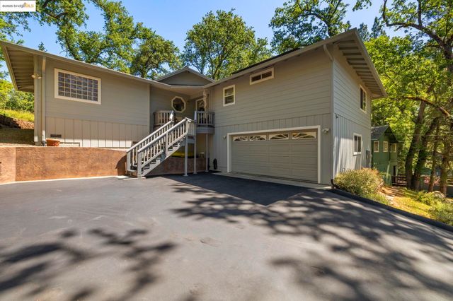 19400 Reid Circle, Groveland, CA 95321