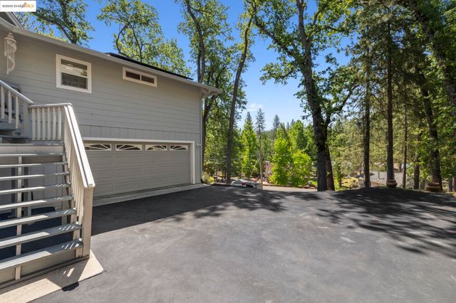 19400 Reid Circle, Groveland, CA 95321