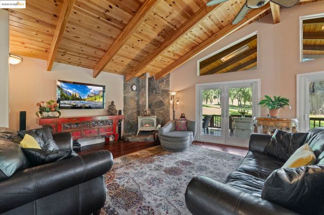 19400 Reid Circle, Groveland, CA 95321