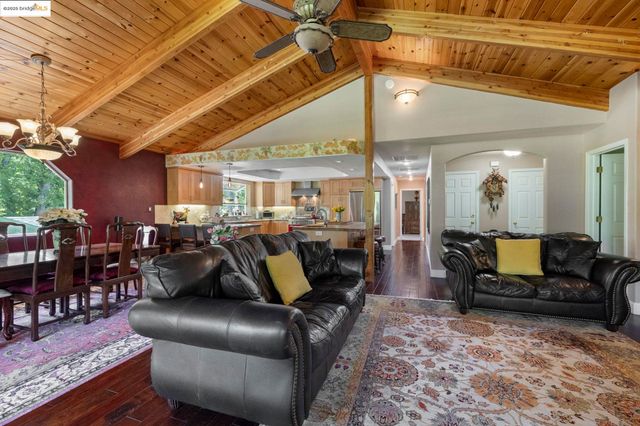 19400 Reid Circle, Groveland, CA 95321