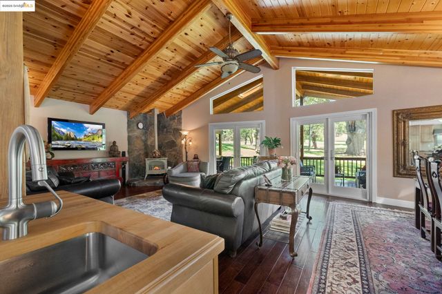 19400 Reid Circle, Groveland, CA 95321