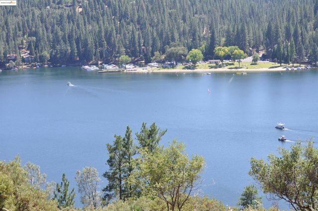 19400 Reid Circle, Groveland, CA 95321