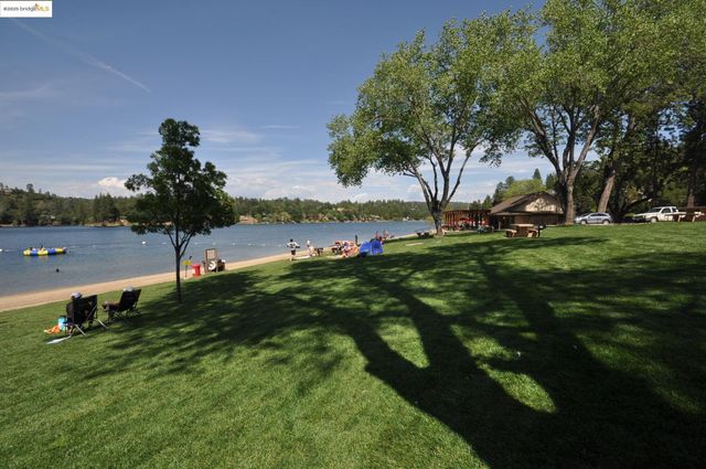 19400 Reid Circle, Groveland, CA 95321