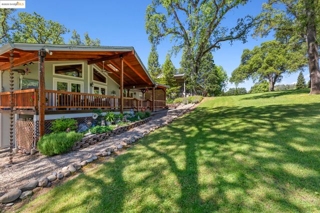 19400 Reid Circle, Groveland, CA 95321