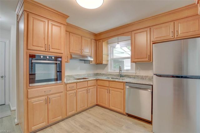 112 Tillerson DR, Newport News, VA 23602