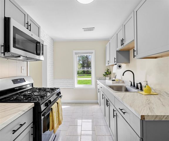 24108 Martinsville Road, Belleville, MI 48111