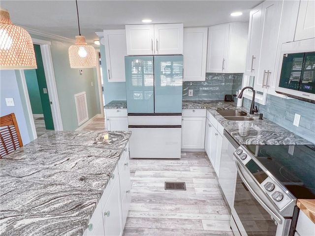 11291 Bougainvillea LN, Fort Myers Beach, FL 33931