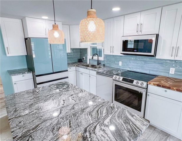 11291 Bougainvillea LN, Fort Myers Beach, FL 33931