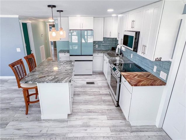 11291 Bougainvillea LN, Fort Myers Beach, FL 33931