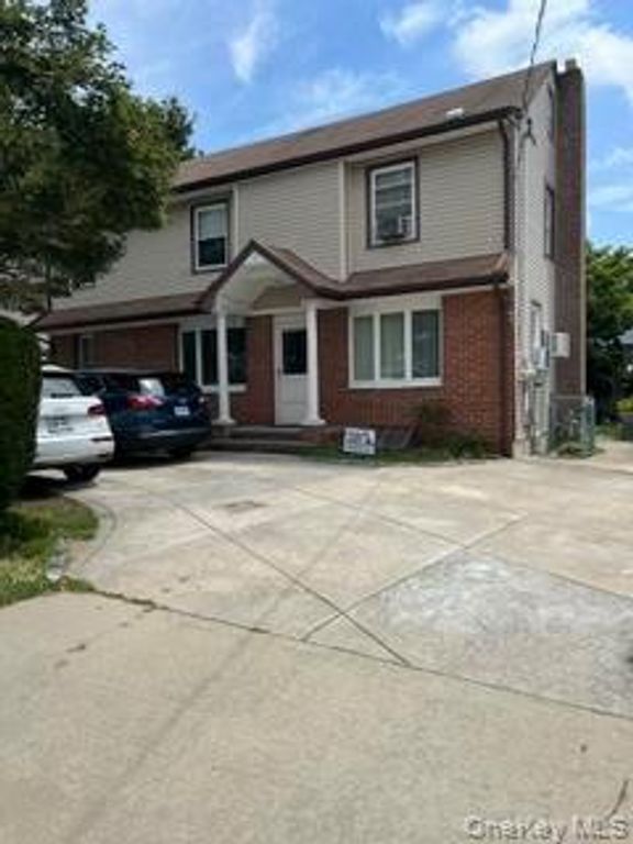 216 Broadway, Greenlawn, NY 11743 — exterior