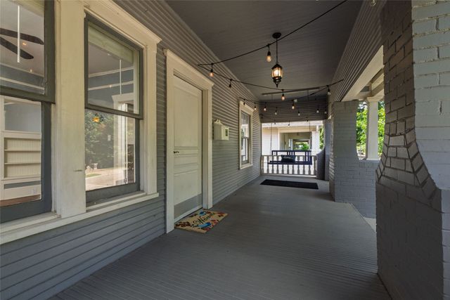 2107 College Avenue, Fort Worth, TX 76110