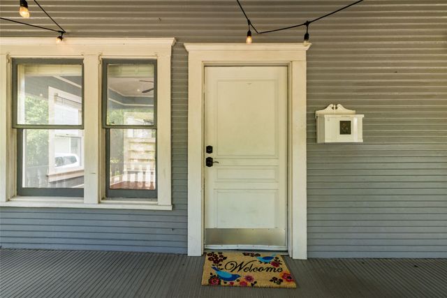 2107 College Avenue, Fort Worth, TX 76110