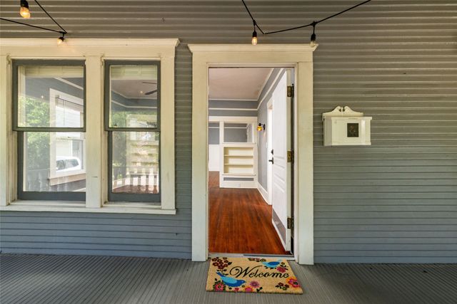 2107 College Avenue, Fort Worth, TX 76110