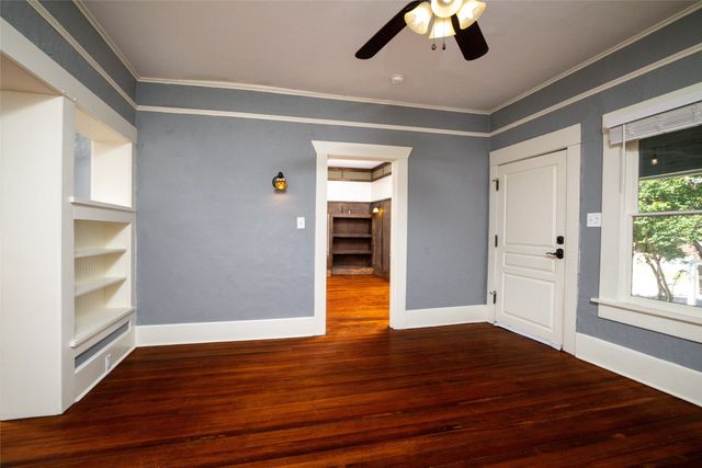 2107 College Avenue, Fort Worth, TX 76110