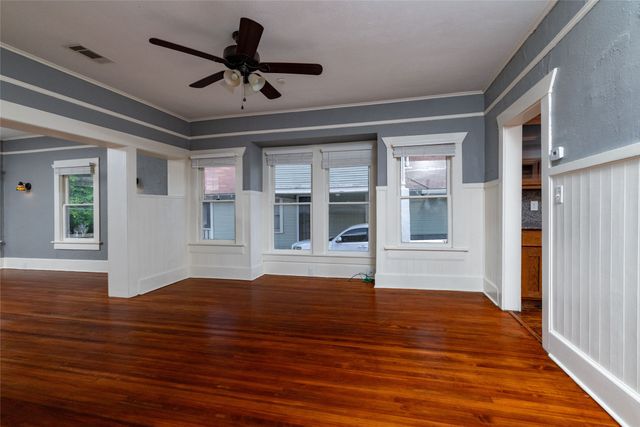 2107 College Avenue, Fort Worth, TX 76110