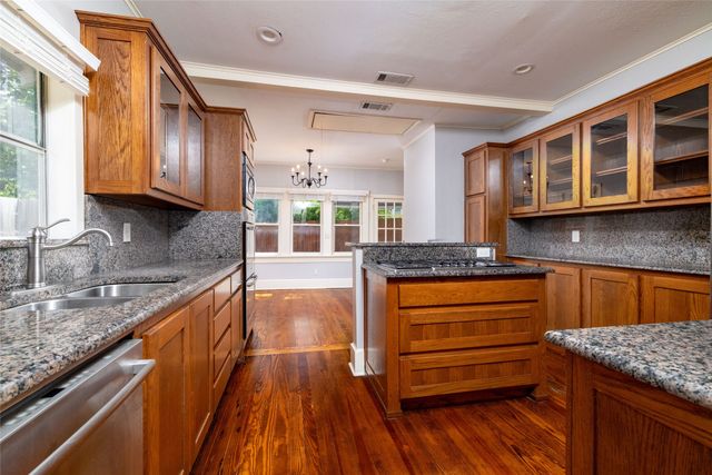 2107 College Avenue, Fort Worth, TX 76110