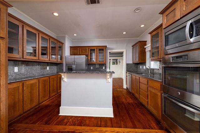 2107 College Avenue, Fort Worth, TX 76110