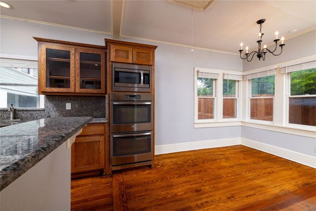 2107 College Avenue, Fort Worth, TX 76110