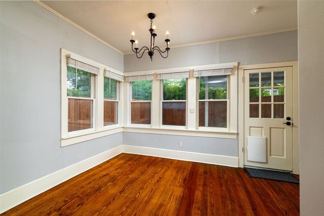 2107 College Avenue, Fort Worth, TX 76110
