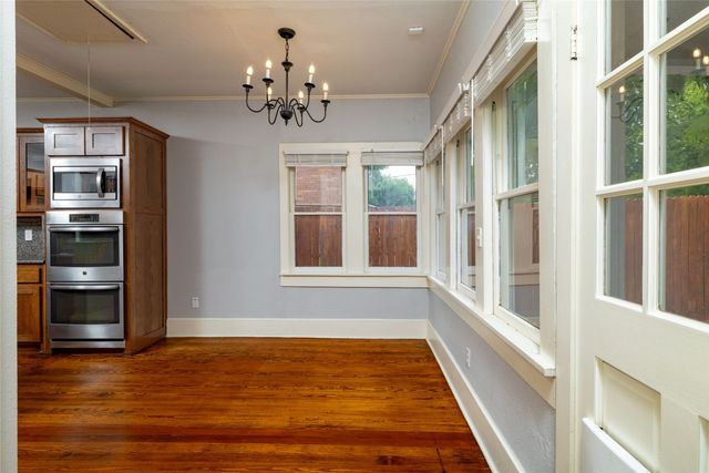 2107 College Avenue, Fort Worth, TX 76110