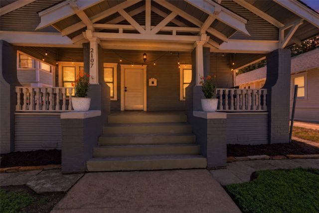 2107 College Avenue, Fort Worth, TX 76110