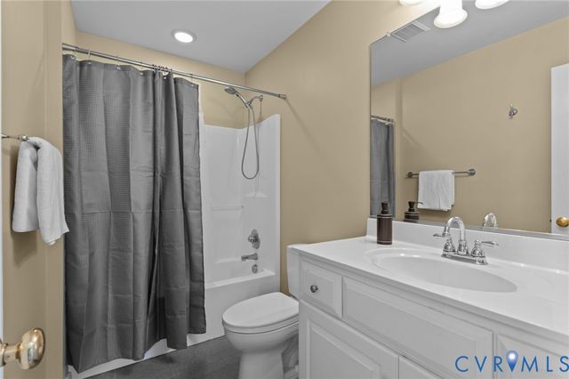 8124 Castle Grove Dr, Mechanicsville, VA 23111