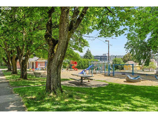 3424 Se 10TH Ave, Portland, OR 97202