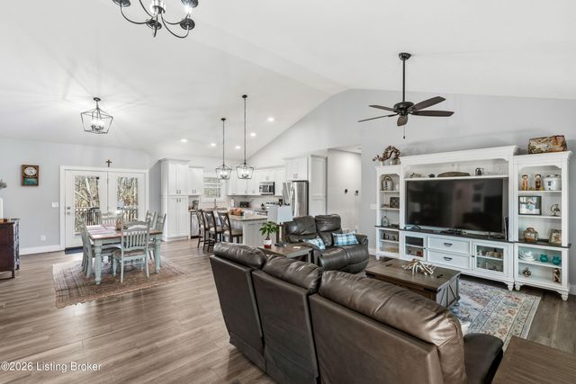 166 Creekstone Dr, Radcliff, KY 40160