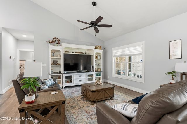 166 Creekstone Dr, Radcliff, KY 40160