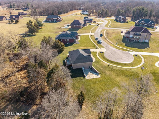 166 Creekstone Dr, Radcliff, KY 40160