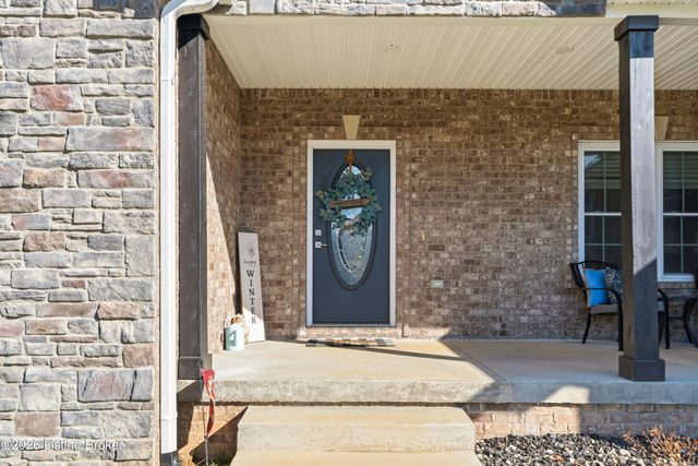 166 Creekstone Dr, Radcliff, KY 40160