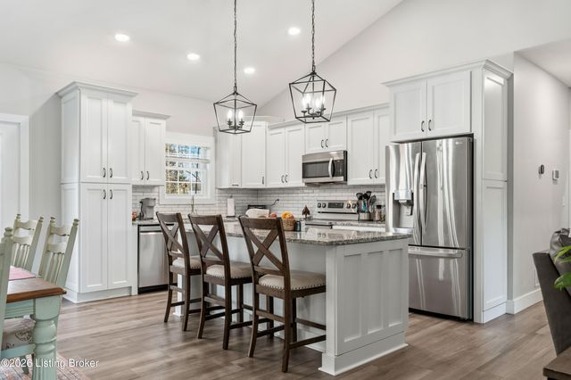 166 Creekstone Dr, Radcliff, KY 40160