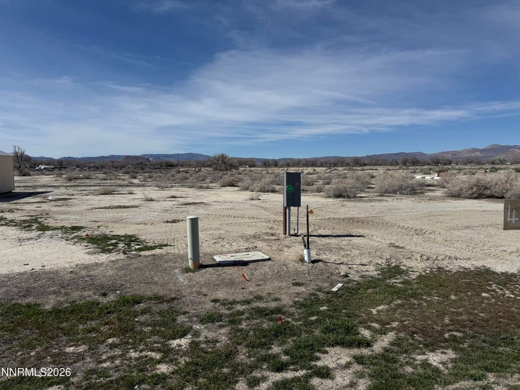 Image 3 of property listing at 43 Cliff Banks Court, Lovelock, NV 89419