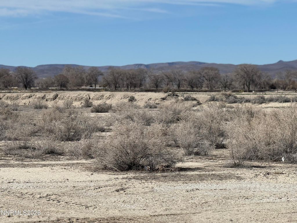 Image 4 of property listing at 43 Cliff Banks Court, Lovelock, NV 89419