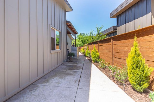 18870 Old Bridge Road, Jamestown, CA 95327