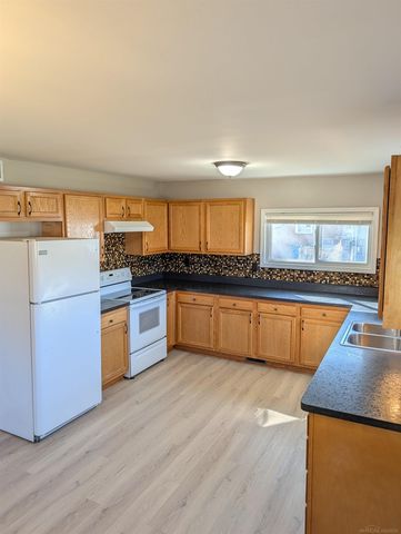 28827 Wauketa Avenue, Warren, MI 48092