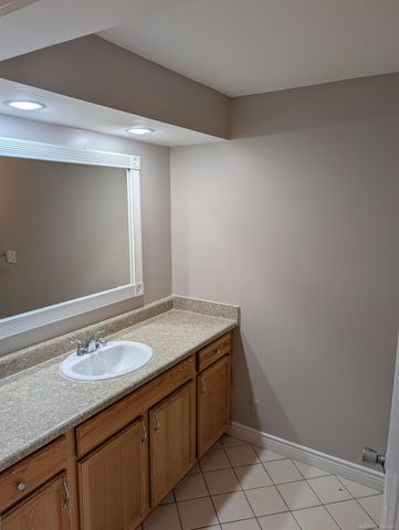28827 Wauketa Avenue, Warren, MI 48092