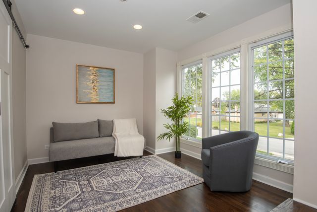 216 Flora Avenue, Glenview, IL 60025