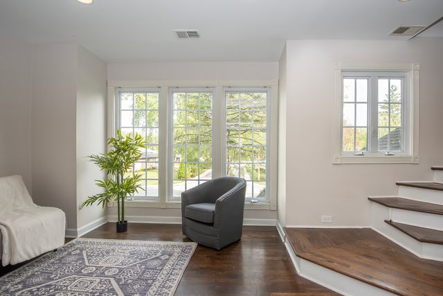 216 Flora Avenue, Glenview, IL 60025