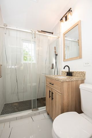 216 Flora Avenue, Glenview, IL 60025