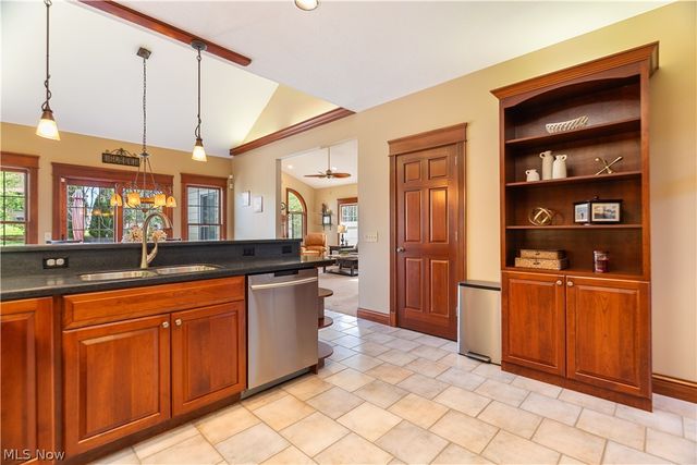 2669 Carrington Street NW, North Canton, OH 44720