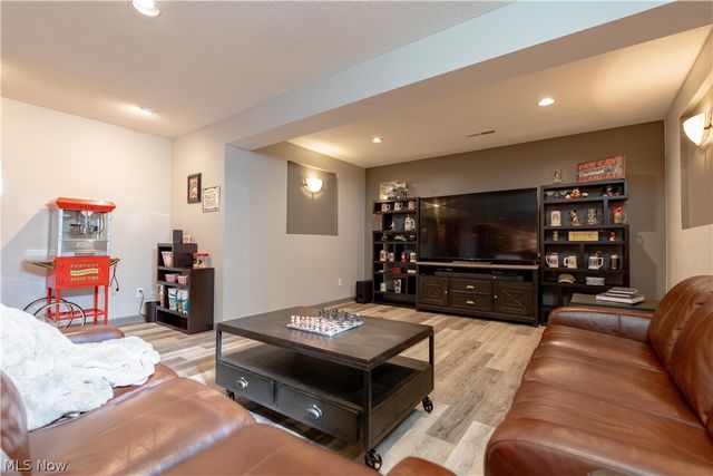 2669 Carrington Street NW, North Canton, OH 44720