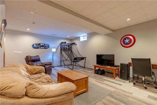 2669 Carrington Street NW, North Canton, OH 44720