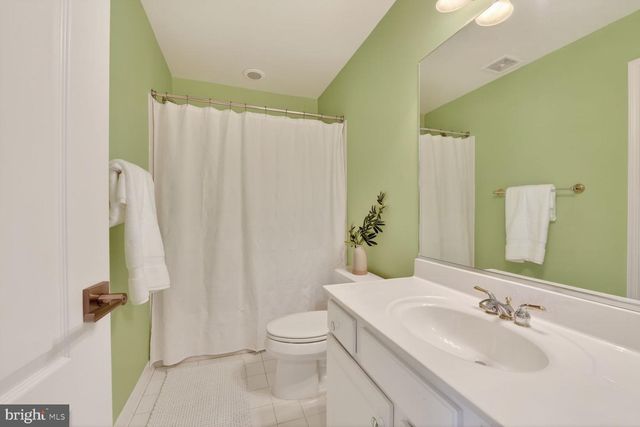 2795 MIDDLETON FARM CT, Herndon, VA 20171